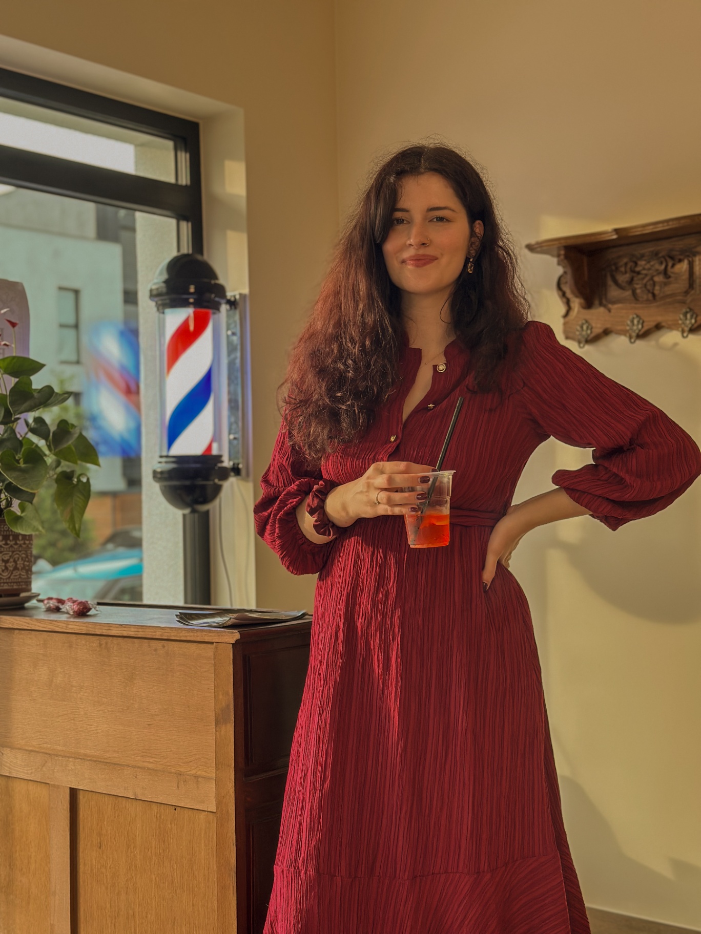 Wiktoria przy pracy w Black Vee Barbershop